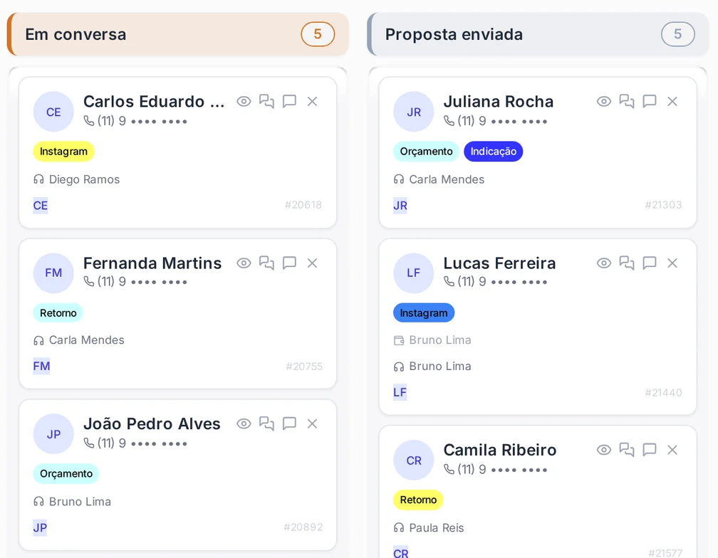 Duas colunas do Kanban do NimoChat, Em conversa e Proposta enviada, com os cartões dos clientes.